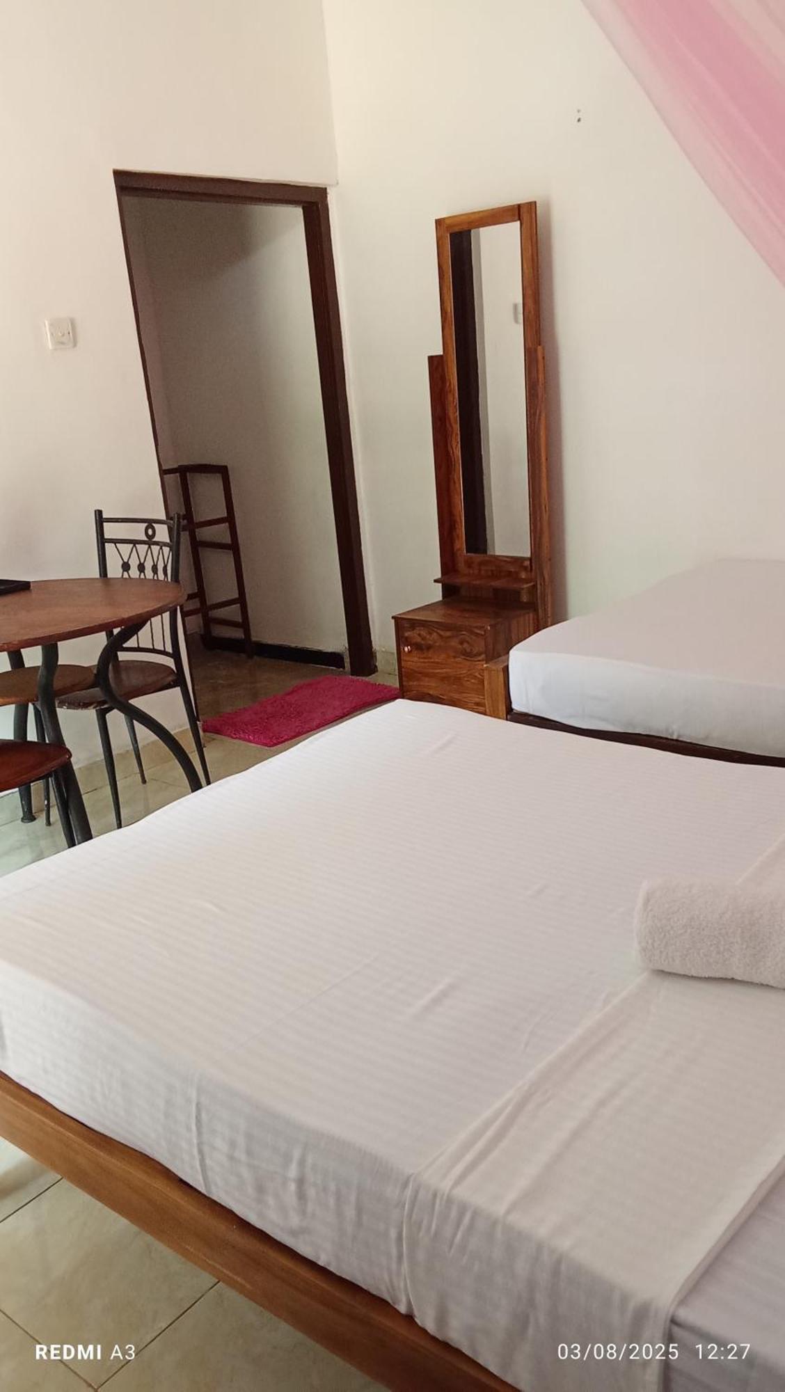 Sidhangana Home Stay أنرادابورام الغرفة الصورة